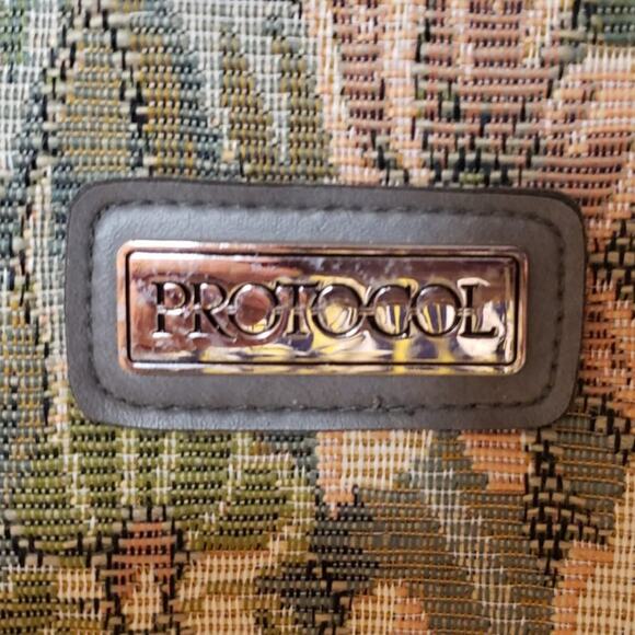*VINTAGE* PROTOCOL Tapestry overnight bag EUC - Picture 3 of 3